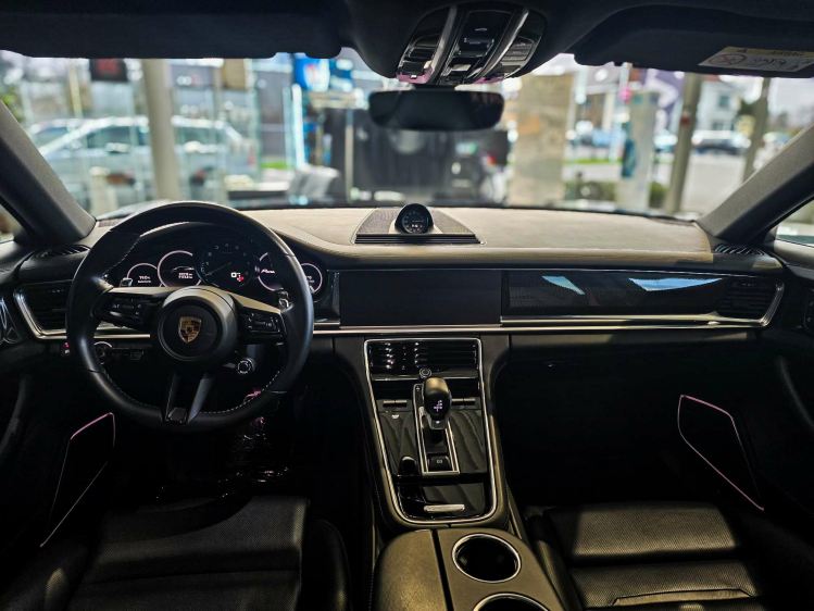 Porsche Panamera Sport Tour Platinium /Pano/Vented/360° DVX Cars