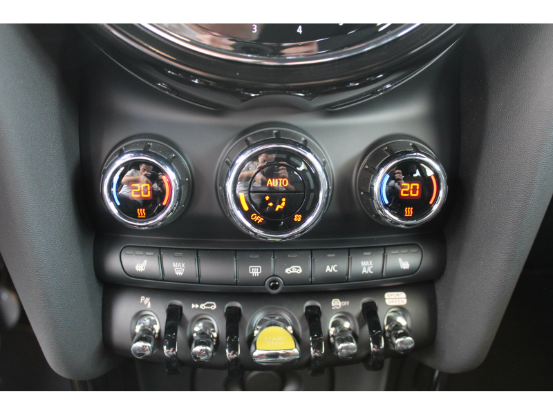 MINI Cooper SE 3-deurs / LEER / CAM / HUD / H/K / CARPLAY / COMF. Garage Van Den Dooren