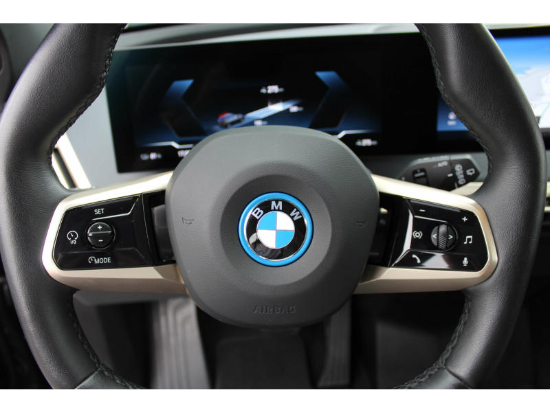 BMW iX xDrive40 Sport / PANO / LEER / CAM / TRKHK / HUD Garage Van Den Dooren