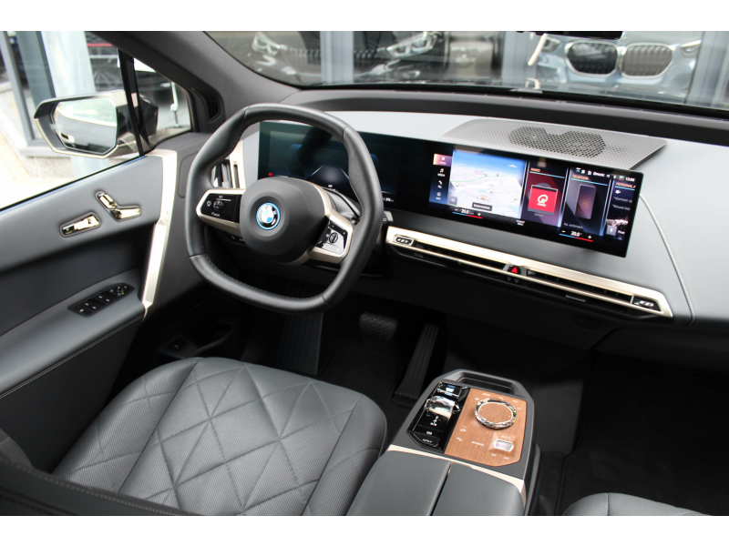 BMW iX xDrive40 / PANO / 360CAM / LEER / TREKHAAK / HUD Garage Van Den Dooren