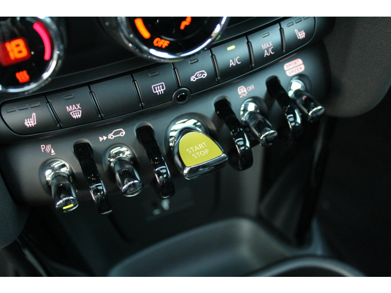 MINI Cooper SE 3-deurs Electric / CAM / KYLSS / PANO / LEER / H/K Garage Van Den Dooren
