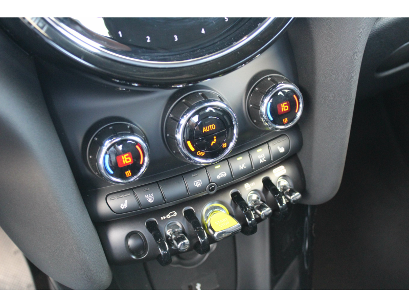 MINI Cooper SE 3-deurs Electric / PIANO BLACK EXT / CAMERA / NAVI Garage Van Den Dooren