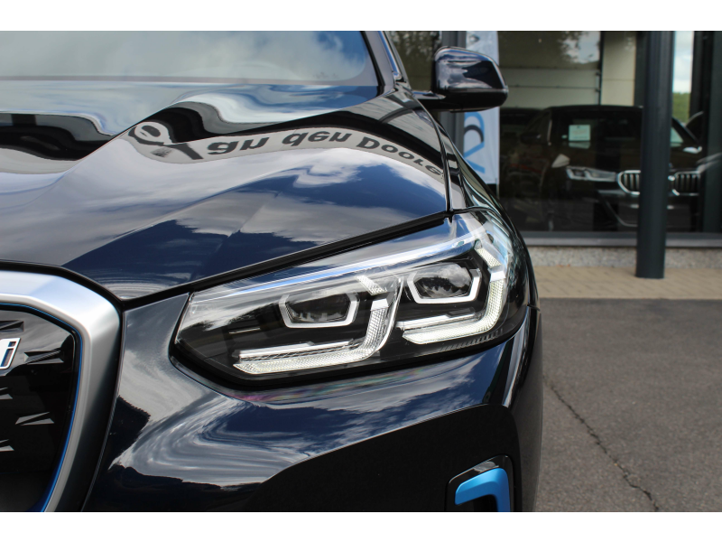 BMW iX3 Impressive M / Model '22 / PANO / TREKHAAK / LEER Garage Van Den Dooren