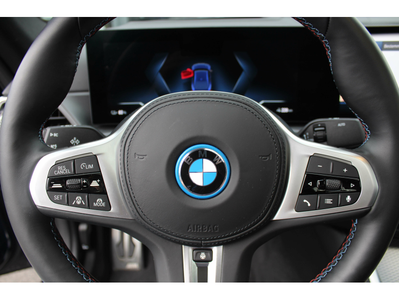 BMW i4 M50 / M Sport / PANO / H/K / TREKHAAK / LEER -FULL Garage Van Den Dooren