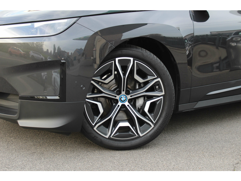 BMW iX xDrive40 / Shadow Line / PANO / MASSAGE /TREKHAAK Garage Van Den Dooren