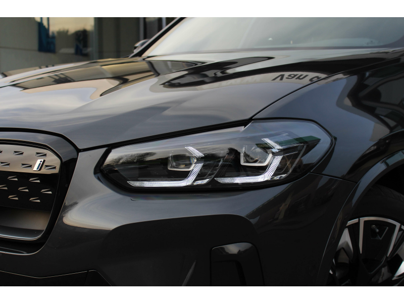 BMW iX3 M Sport Impressive / PANO / TREKHAAK /HUD / HARMAN Garage Van Den Dooren