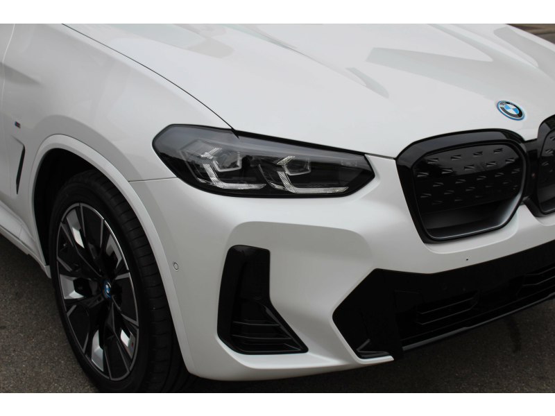 BMW iX3 Impressive M Sport/ PANO/ TREKHAAK/ HUD/ LEER/ MEM Garage Van Den Dooren
