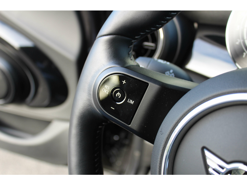 MINI Cooper 5-deurs /AUT/ JCW Trim / Camera / Keyless Entry / Garage Van Den Dooren