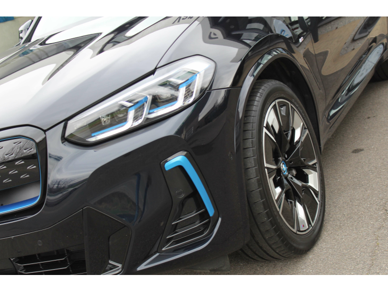 BMW iX3 Impressive M Sport/PANO/TREKHAAK/HUD/HARMANKARDON Garage Van Den Dooren