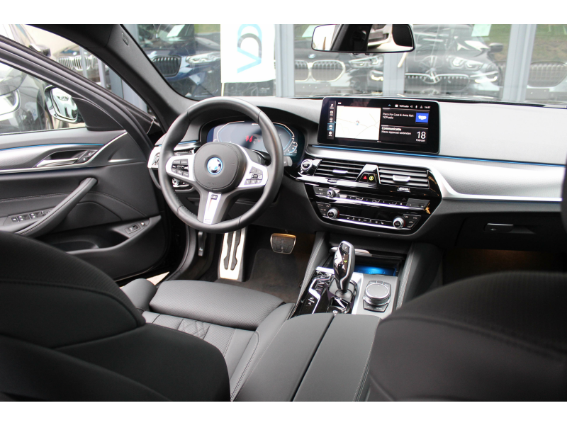 BMW 530 e xDrive Touring M Sport /ADAPT CRUISE /TRKHK/LEER Garage Van Den Dooren