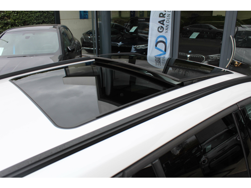 BMW X1 sDrive 18i manueel / PANODAK / SENSOREN / LEER INT Garage Van Den Dooren