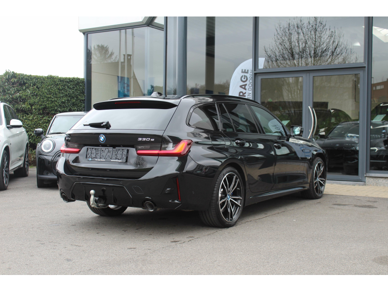 BMW 330 e xDrive Touring M Sport / H/K / TRKHK / HUD / MEM Garage Van Den Dooren