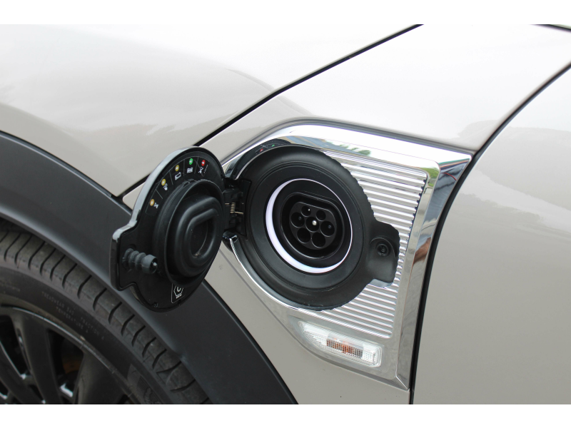 MINI Cooper SE Countryman Classic Trim / CAM / KEYLESS / BLACK EXT. / CARPLY Garage Van Den Dooren