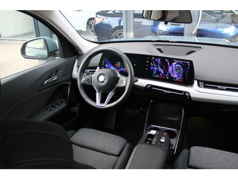 BMW X1 sDrive18iA Advantage/ CAM / WIDESCRN / ACC / TRKHK Garage Van Den Dooren