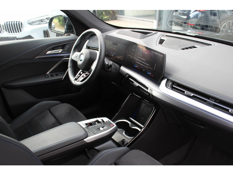 BMW iX1 xDrive30 M Sport / HUD / 360CAM / DRIV. PROF.  ++ Garage Van Den Dooren