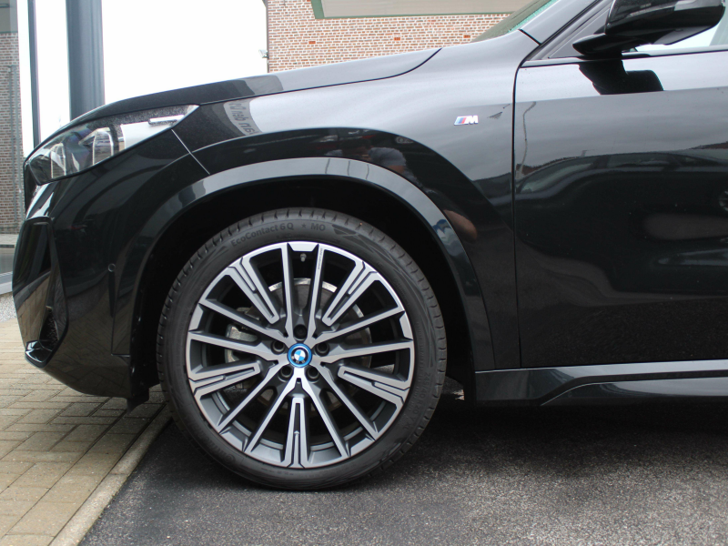 BMW iX1 xDrive30 M Sport / INDIVIDUAL / DRIV. PROF. / CAM Garage Van Den Dooren