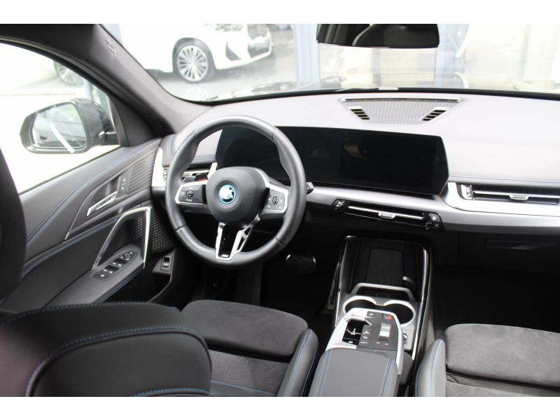 BMW iX1 xDrive30 M Sport / INDIVIDUAL / DRIV. PROF. / CAM Garage Van Den Dooren