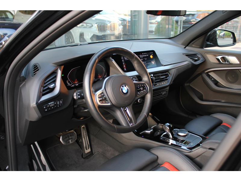 BMW 118 iA M Sport Edition ColorVision !! / CAM / NAVI / + Garage Van Den Dooren