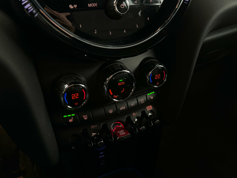 MINI Cooper S 5-deurs AUTOMAAT / KEYLESS / CAM / CARPLAY / DAB Garage Van Den Dooren