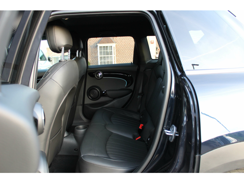 MINI Cooper 5-deurs AUT. / NAPPA / BLACK PACK / CAM / KEYLESS Garage Van Den Dooren