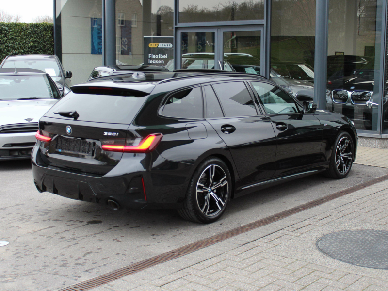 BMW 320 iA Touring M Sport / PANO/ HUD/ KEYLESS / MEM SEAT Garage Van Den Dooren