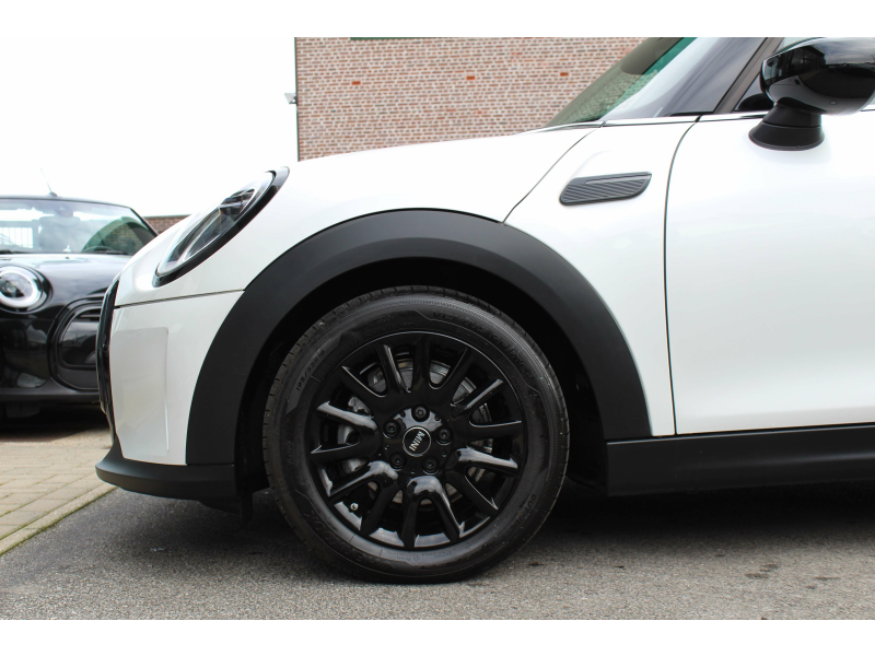 MINI Cooper 5-deurs AUT / EXT. BLACK / KEYLESS / CAM / CARPLAY Garage Van Den Dooren