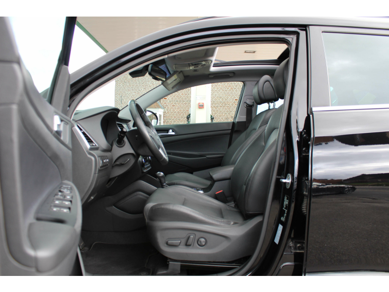 Hyundai TUCSON AUT. 2.0l 4WD / PANO / CAM / LEER : VENT + VERW Garage Van Den Dooren