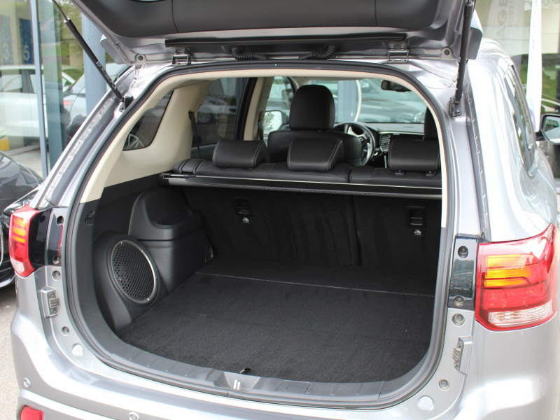 Mitsubishi Outlander 2.4i 4WD PHEV Instyle SDA Garage Van Den Dooren