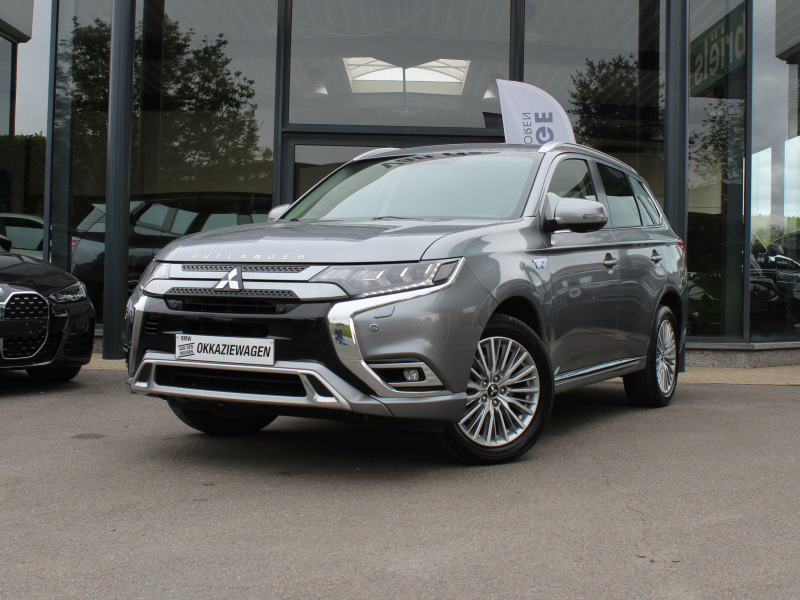 Mitsubishi Outlander 2.4i 4WD PHEV Instyle SDA Garage Van Den Dooren