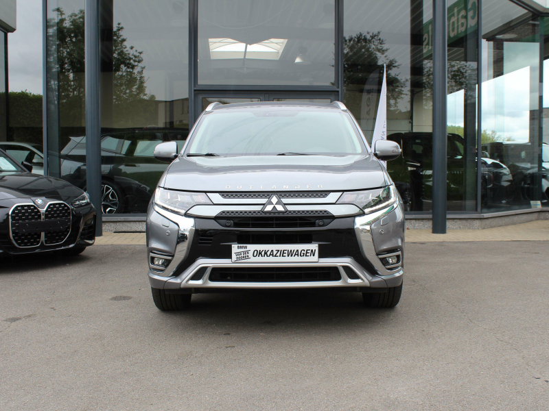 Mitsubishi Outlander 2.4i 4WD PHEV Instyle SDA Garage Van Den Dooren