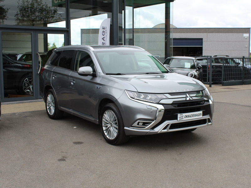 Mitsubishi Outlander 2.4i 4WD PHEV Instyle SDA Garage Van Den Dooren