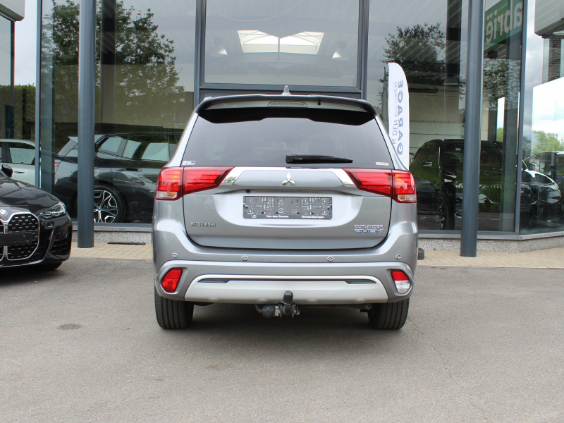 Mitsubishi Outlander 2.4i 4WD PHEV Instyle SDA Garage Van Den Dooren