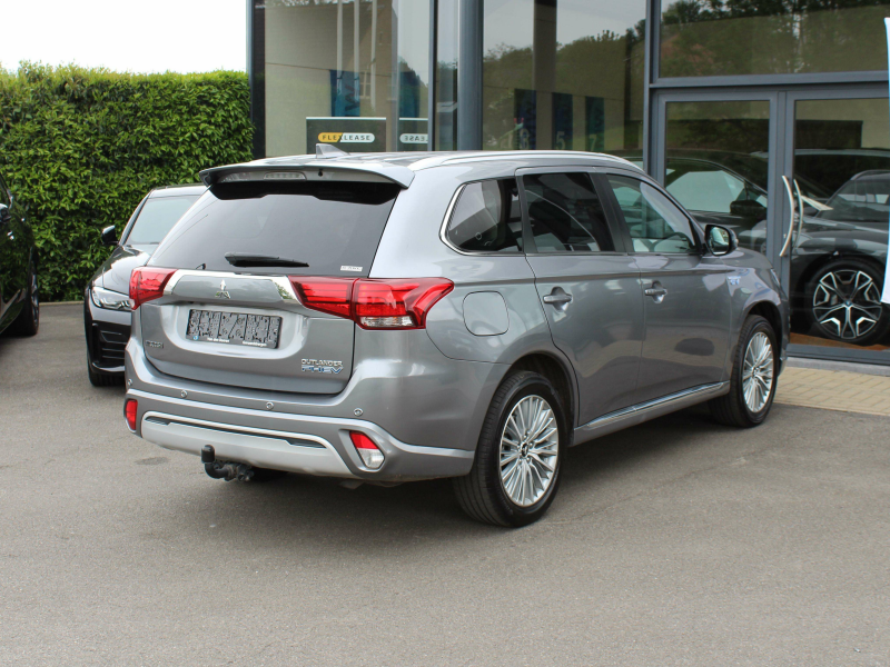 Mitsubishi Outlander 2.4i 4WD PHEV Instyle SDA Garage Van Den Dooren