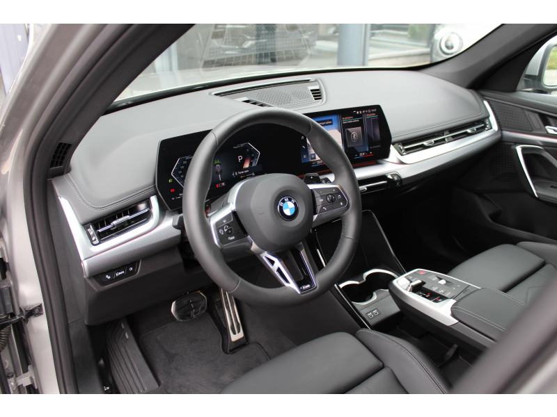 BMW X1 sDrive18i M Sport / CAM / LEER / VERW. STUUR Garage Van Den Dooren