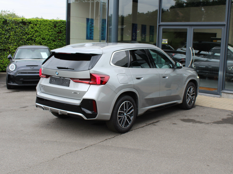 BMW X1 sDrive18i M Sport / CAM / LEER / VERW. STUUR Garage Van Den Dooren