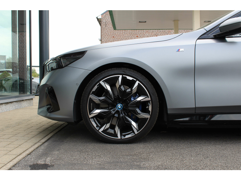 BMW i5 eDrive40 M Sport / B&W / PANO / FULL OPT - FROZEN! Garage Van Den Dooren