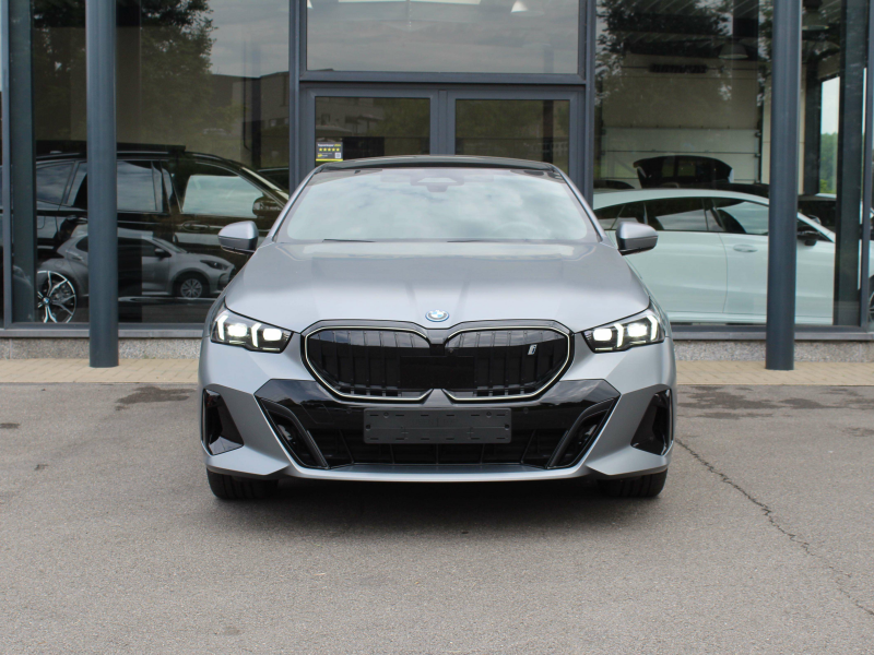 BMW i5 eDrive40 M Sport / B&W / PANO / FULL OPT - FROZEN! Garage Van Den Dooren