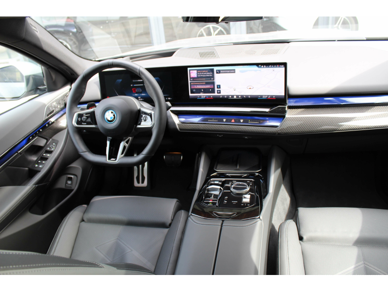 BMW i5 eDrive40 M Sport / B&W / PANO / FULL OPT - FROZEN! Garage Van Den Dooren