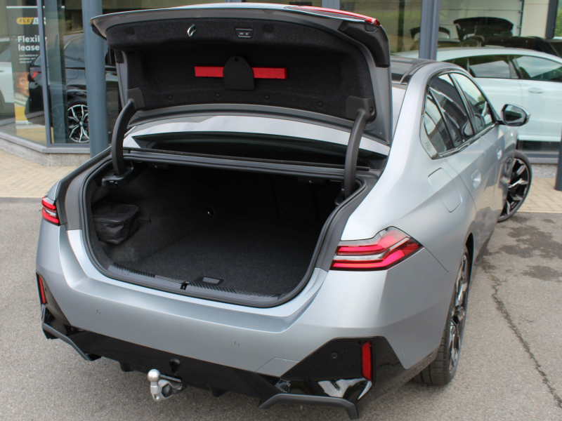 BMW i5 eDrive40 M Sport / B&W / PANO / FULL OPT - FROZEN! Garage Van Den Dooren