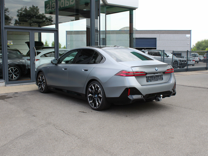 BMW i5 eDrive40 M Sport / B&W / PANO / FULL OPT - FROZEN! Garage Van Den Dooren