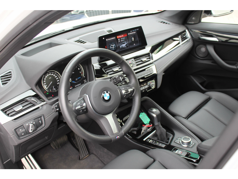 BMW X1 xDrive 25e PHEV M Sport / PANO / LEER / HUD / HK / Garage Van Den Dooren