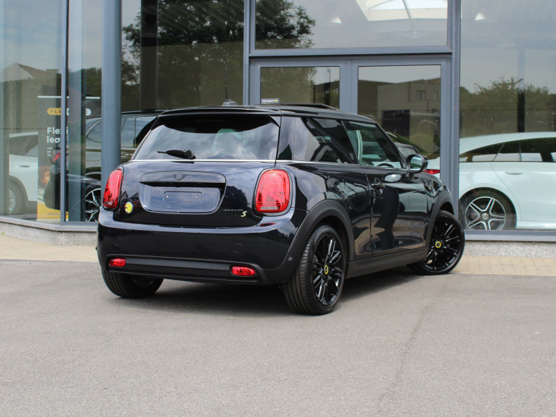 MINI Cooper SE ALL YOURS / PANO / HUD / HARMAN-KARDON / CAM /LEER Garage Van Den Dooren