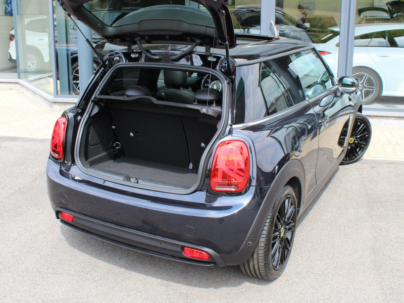 MINI Cooper SE ALL YOURS / PANO / HUD / HARMAN-KARDON / CAM /LEER Garage Van Den Dooren