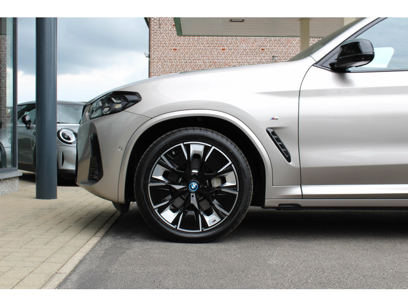 BMW iX3 M Sport / PANO / H-K / KEYL / HUD / 360CAM / TRKHK Garage Van Den Dooren