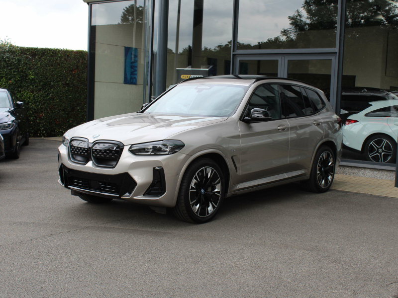 BMW iX3 M Sport / PANO / H-K / KEYL / HUD / 360CAM / TRKHK Garage Van Den Dooren