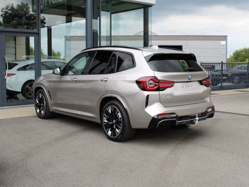 BMW iX3 M Sport / PANO / H-K / KEYL / HUD / 360CAM / TRKHK Garage Van Den Dooren