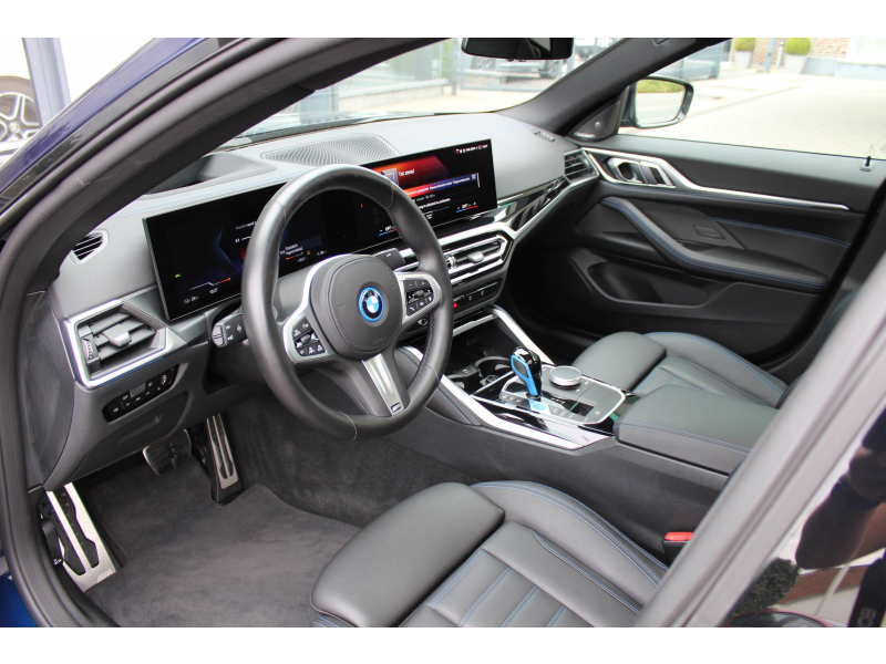 BMW i4 eDrive40 M Sport / PANO / HUD / H/K / LEER - FULL! Garage Van Den Dooren