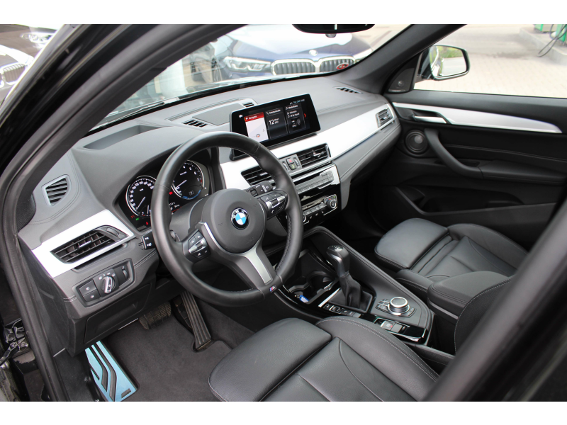 BMW X1 xDrive 25e PHEV M Sport PANO / HUD / HK /CAM /LEER Garage Van Den Dooren