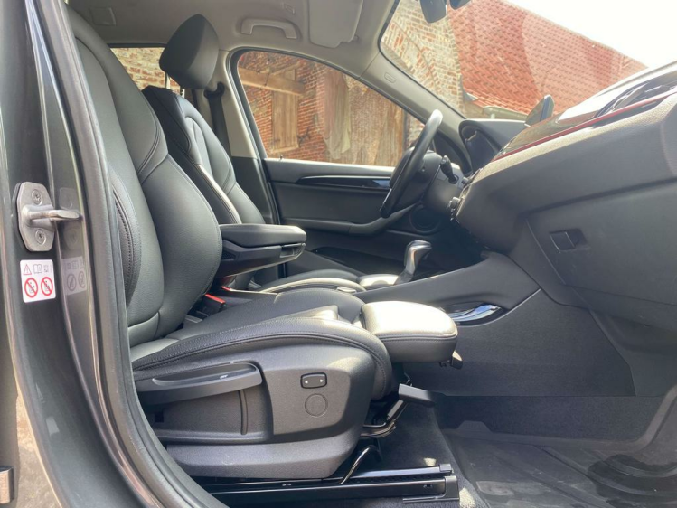 BMW X1 2.0 dA sDrive18 Sport-Pack Full-LED/Sportzetels... Leconte Motors