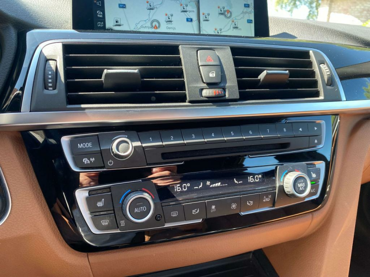 BMW 330 330e Plug-In Hybrid Luxury Pack LED/Sportzetels/.. Leconte Motors